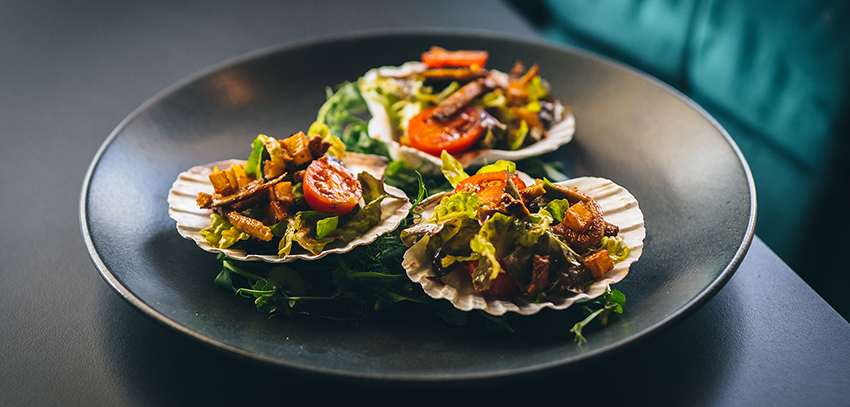 Jolie vegan duck salad